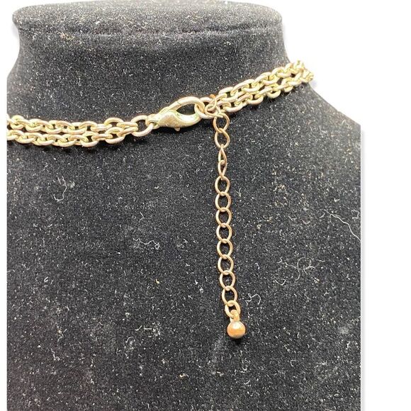 Silver tone mother of pearl drop necklace with small accent pieces adjustable - Picture 4 of 8